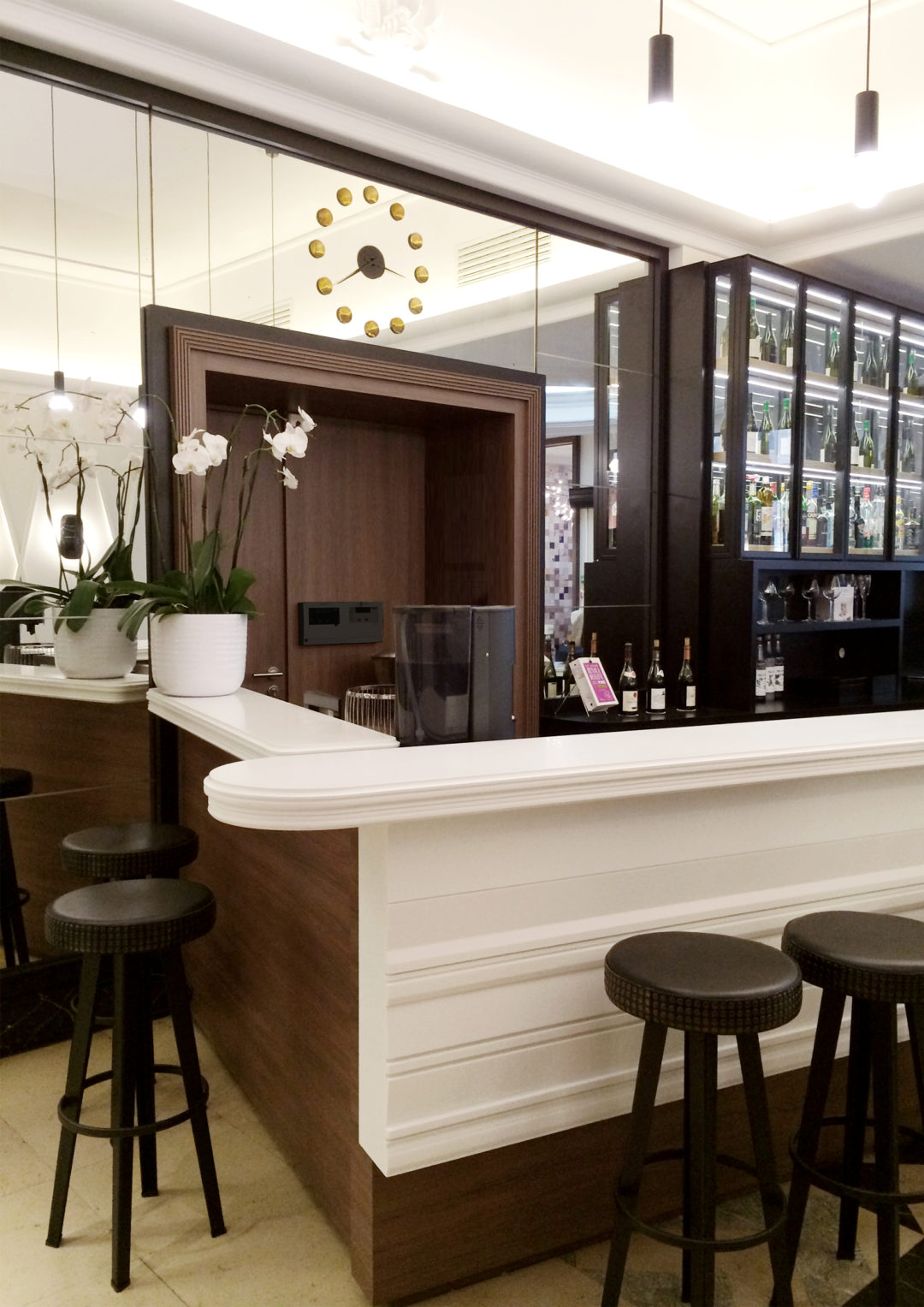 Manufacture contemporaine bois & Corian Design meuble cuisine et bain